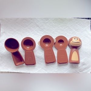Monkey Measuring Spoons, all there, goes together for good storage.